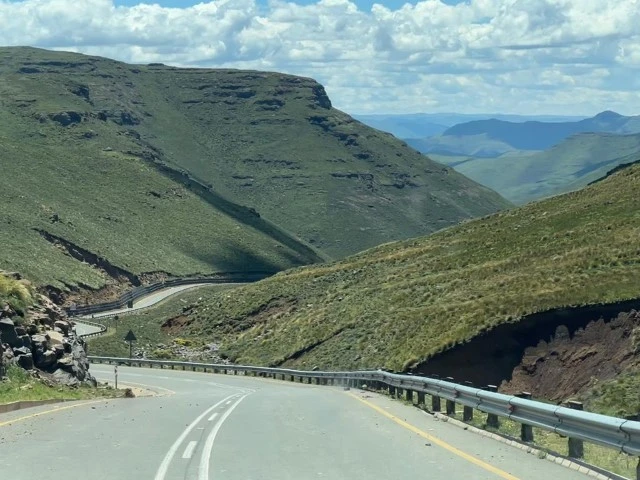 Tsela tsa ka lithabeng